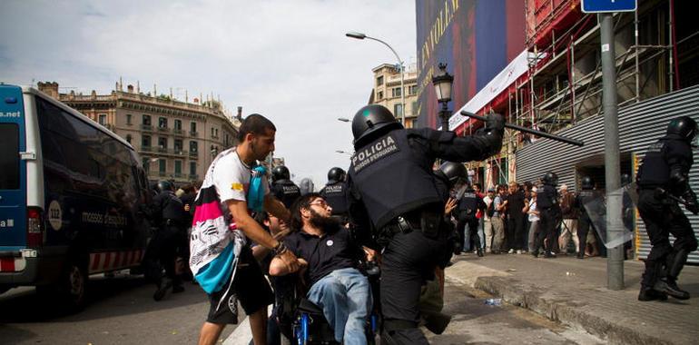 Democraciarealya condena la violencia policial contra las acampadas