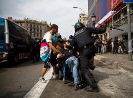 Democraciarealya condena la violencia policial contra las acampadas