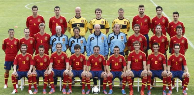 La Roja se hace la foto oficial para la Eurocopa