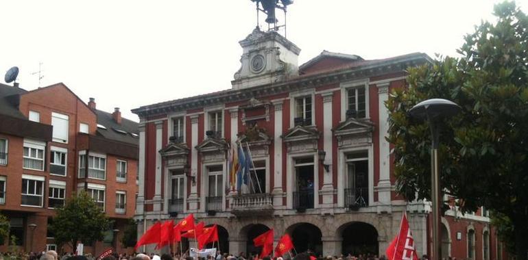 Concentración minera en Mieres a la espera de resultados en Madrid