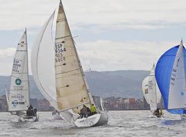 En el Puerto Deportivo de Gijón ondeará una año más la bandera azul