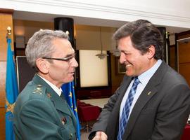 El presidente del Principado recibe al general de la Guardia Civil José María Feliz Cadenas