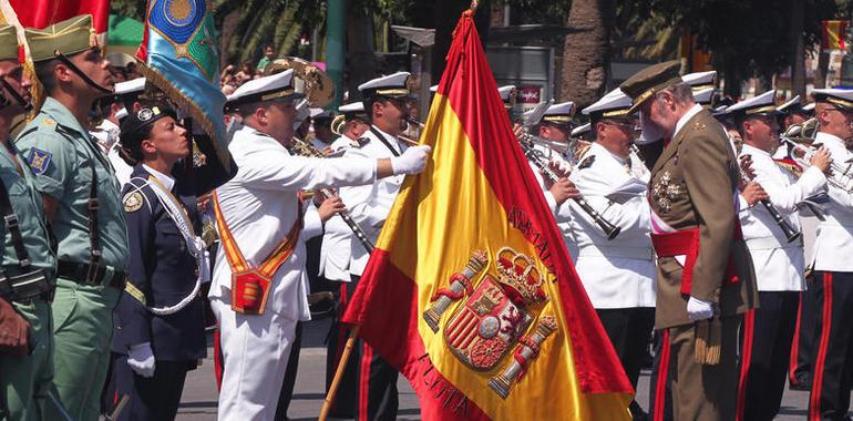 Más de 60.000 personas en el homenaje a la Bandera en Málaga