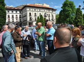 Llamazares, con los mineros acampados ante la Delegación de Gobierno 