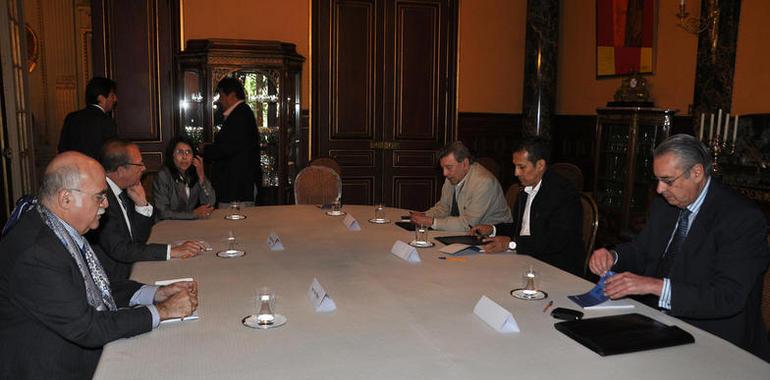 Humala se reúne en París con equipo jurídico del Perú ante La Haya