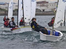 Los regatistas del Real Club Astur de Regatas dominaron en la Regata Unicef de Vela Ligera