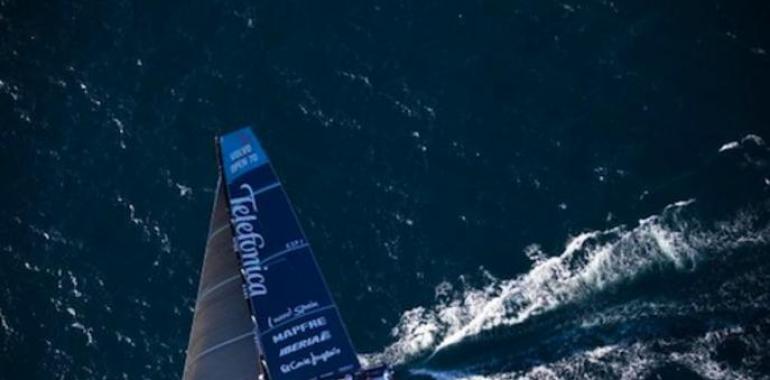 Team Telefónica con la vista puesta en las Azores de camino a Lorient