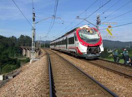 Una barricada de troncos causa un herido en un accidente de ferrocarril en Serín