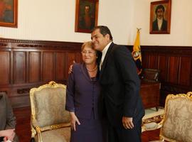 Bachelet califica como \extraordinaria\ la política social en Ecuador