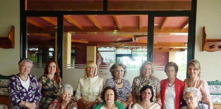 La Cofradía Doña Gontrodo culmina en Latores la temporada gastronómica