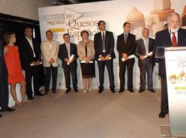 Cañete resalta el valor de la tradición familiar en la entrega del premio \Mejor queso azul\ a La Peral 