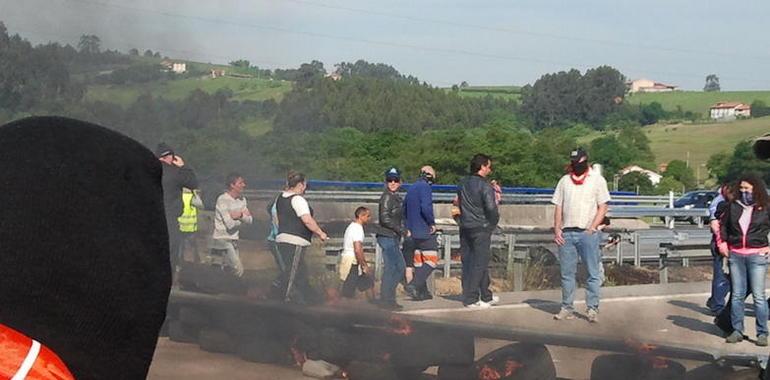 Cuatro guardia civiles y tres periodistas heridos tras una carga esta mañana