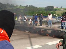 Cuatro guardia civiles y tres periodistas heridos tras una carga esta mañana