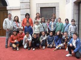 Alumnos del CP Posada visitan el Ayuntamiento 