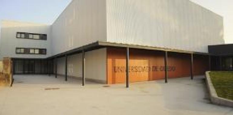 La Universidad de Oviedo reabre la piscina cubierta del CAU