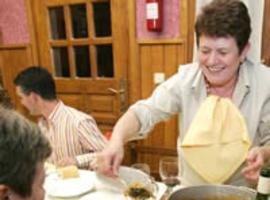 El Club de Guisanderas entrega su \Guisandera de Oro\ a Imelda Moreno de Arteaga