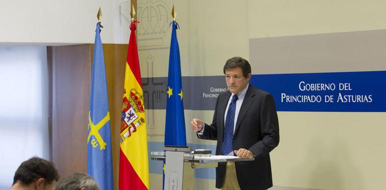 Javier Fernández frena el desempleo público que pide Madrid, aunque subirá el céntimo