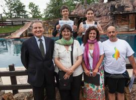 Proyecto experimental de terapia asistida con leones marinos para niños autistas en Cabárceno 