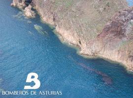 Los equipos de limpieza llevan retirados 114 m3 de material sólido y arena con galipote