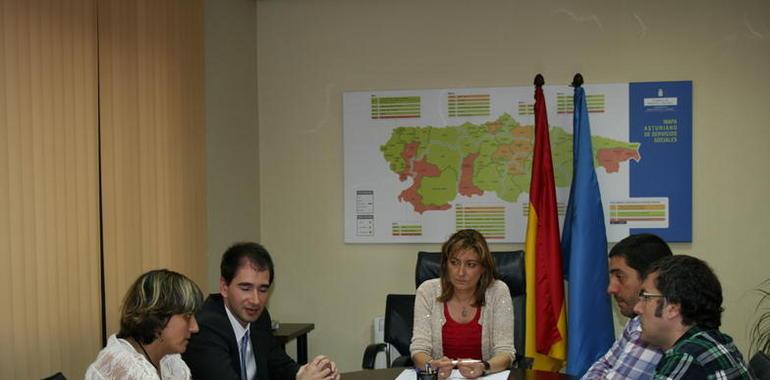 Esther Díaz se reúne con la Asociación de Vecinos Prau de la Vega