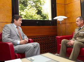 El presidente del Principado recibe al jefe del Regimiento de Infantería Ligera Príncipe 3
