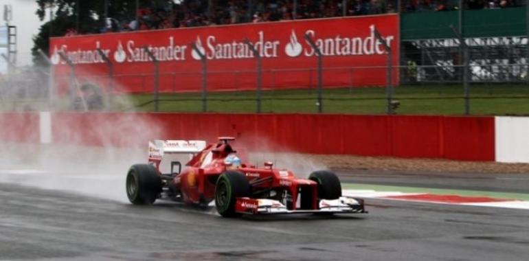 Alonso logra la pole sobre el mojado asfalto de Silverstone