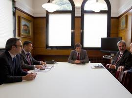 El presidente del Principado se reúne con altos cargos de Telecable
