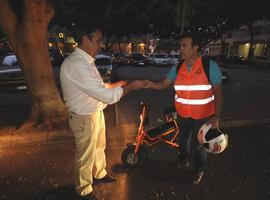 Una moto plegable que hace realidad una vuelta a casa segura en tu propio coche