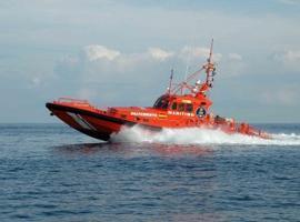 Rescatadas seis personas de una patera neumática a 5 millas de Ceuta