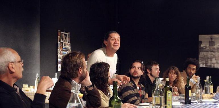 “Teatro da mangiare” realiza en Olite un espectáculo que mezcla teatro y gastronomía