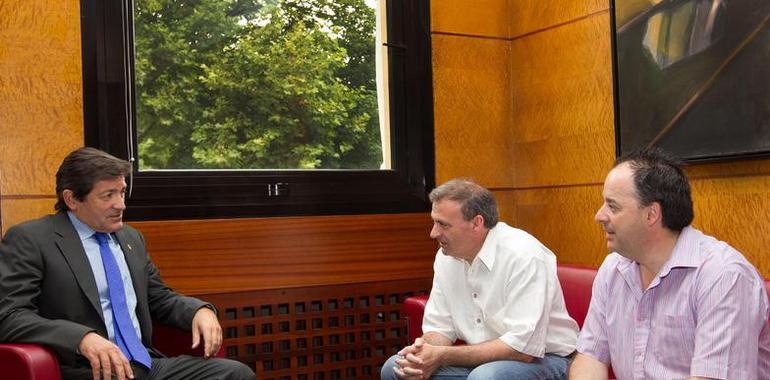 Reunión del presidente del Principado con el alcalde de Parres
