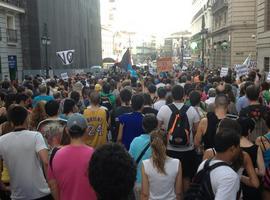 Miles de parados toman Sol para protestar contra los recortes del Gobierno