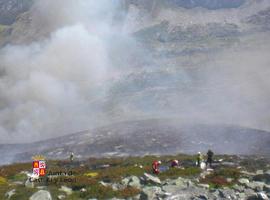 Protección Civil auxilia a un trabajador herido en la extinción de un incendio en Caldas de Luna