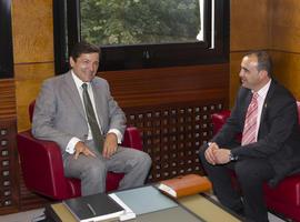 El presidente del Principado recibe al alcalde de Caso
