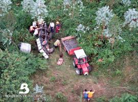 Rescatado un vecino de Ladines (Oviedo) que quedó atrapado bajo su tractor