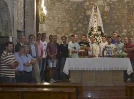 El Avilés hace una ofrenda floral a la Virgen de La Luz