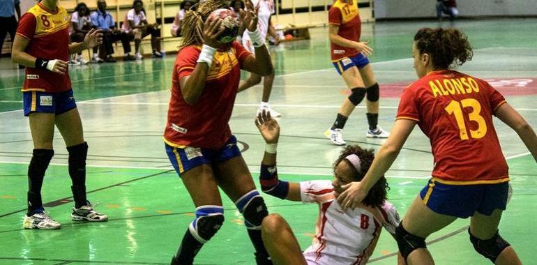 El balonmano femenino arranca con derrota