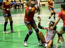 El balonmano femenino arranca con derrota