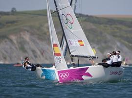 Echegoyen, Toro y Pumariega lideran la tabla de Match Race tras el primer día en Weymouth