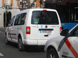Fomento y las asociaciones del taxi firman la paz
