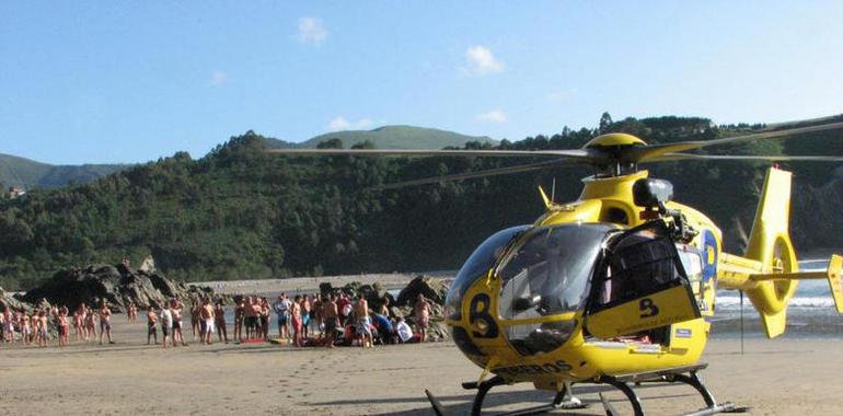 Muere ahogado mientras se bañaba en la playa de Cueva, Valdés, pese al auxilio de los socorristas