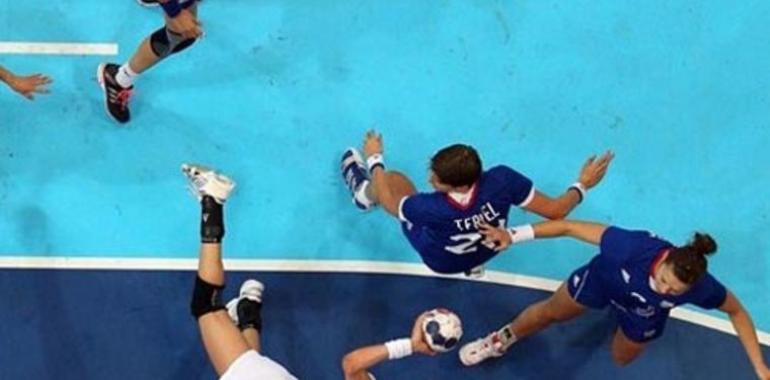 La selección femenina de balonmano firma tablas ante Francia