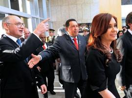 Cristina y Chávez firman una alianza estratégica entre YPF y PdVSA