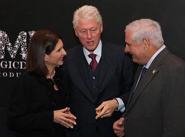Bill Clinton con Martinelli, tras su conferencia en Panamá