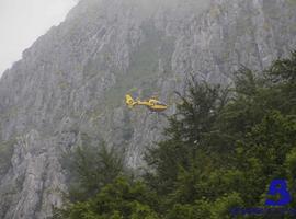  Rescatados dos excursionistas de una quebrada en la falda del Maciédome, en Redes