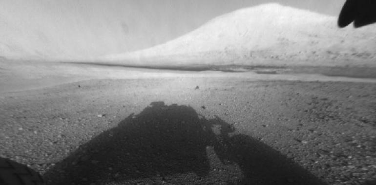 El Curiosity ya mira a su alrededor