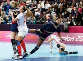 La selección femenina de balonmano se mete en semifinales
