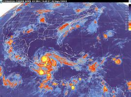Alerta roja en dos estados de México por el huracán Ernesto