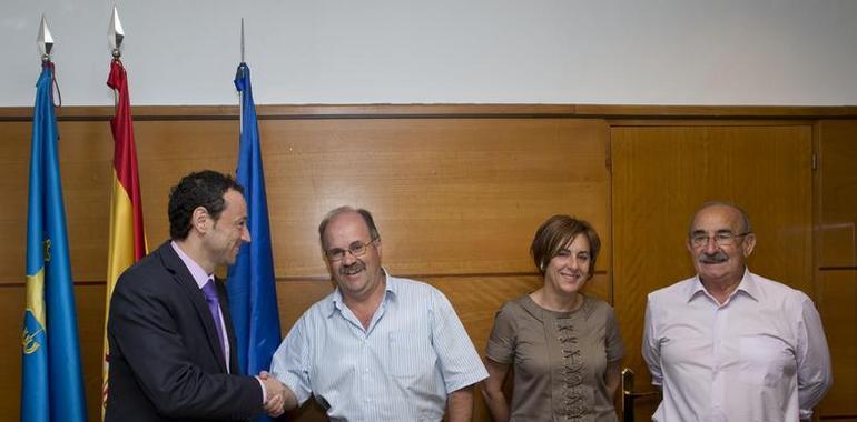 El consejero de Presidencia expresa su apoyo a los centros asturianos en Argentina