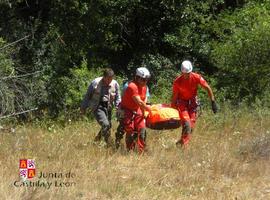 Protección Civil evacua a un pescador herido en Garaño, León